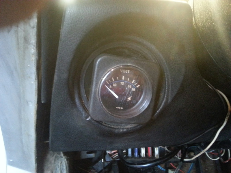Illustration for article titled I have finished* my custom voltage gauge for the alfa